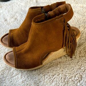 Minnetonka Blaire wedge sandal size 9